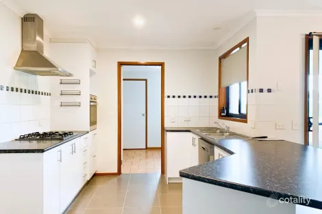 Property photo of 10 Silverback Place Leongatha VIC 3953