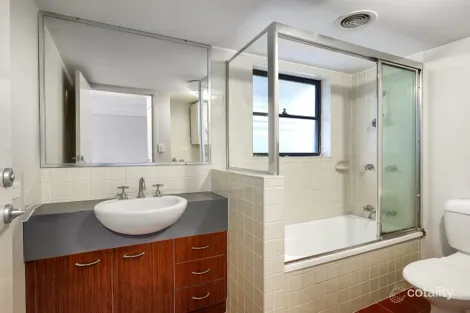 Property photo of 13/106 Linton Street Kangaroo Point QLD 4169