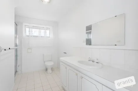 Property photo of 46 Thomas Mitchell Drive Endeavour Hills VIC 3802