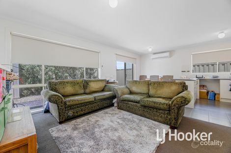 Property photo of 27 Webster Way Pakenham VIC 3810