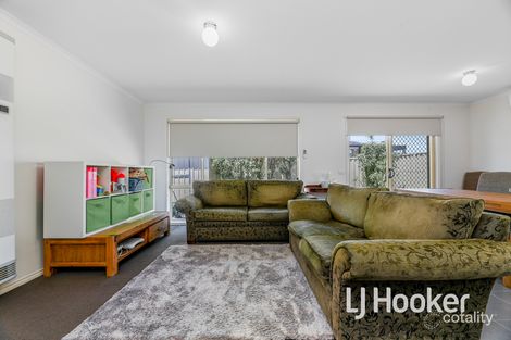 Property photo of 27 Webster Way Pakenham VIC 3810