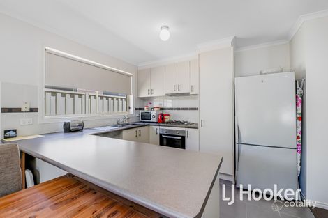 Property photo of 27 Webster Way Pakenham VIC 3810