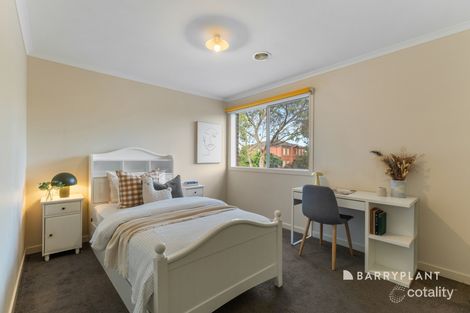 Property photo of 1 Cresta Court Berwick VIC 3806