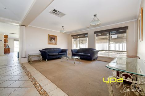 Property photo of 1 Macklin Way Caroline Springs VIC 3023