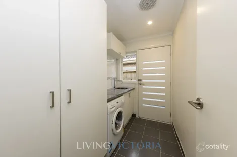 Property photo of 8 Briar Rose Walk Croydon South VIC 3136