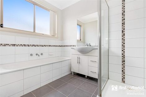 Property photo of 2/17 Eleanor Drive Hoppers Crossing VIC 3029