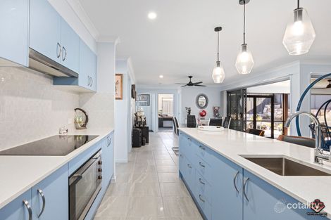 Property photo of 2 Bergamot Court Nikenbah QLD 4655