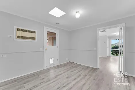 Property photo of 14 Cantle Close Pakenham VIC 3810