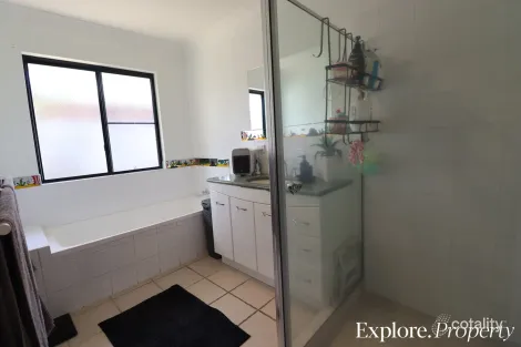 Property photo of 32 Barber Drive Eimeo QLD 4740