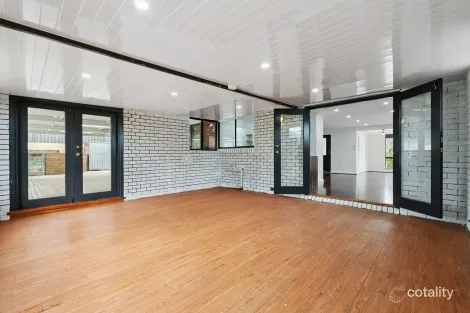 Property photo of 32 Fenellia Crescent Craigie WA 6025