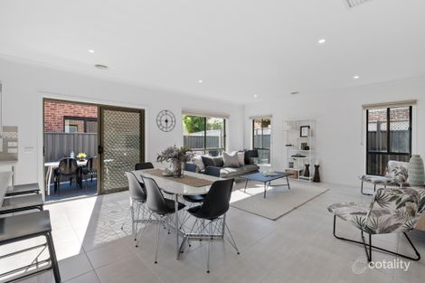 Property photo of 2 Howatt Place South Morang VIC 3752