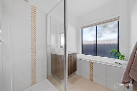 Property photo of 2 Howatt Place South Morang VIC 3752