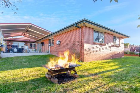 Property photo of 4 Elmslie Circuit West Wodonga VIC 3690