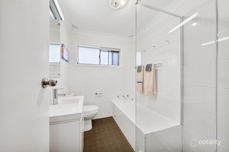 Property photo of 10 Dana Close Wyoming NSW 2250