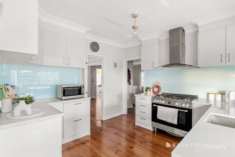 Property photo of 8 Hilltop Avenue Macleod VIC 3085