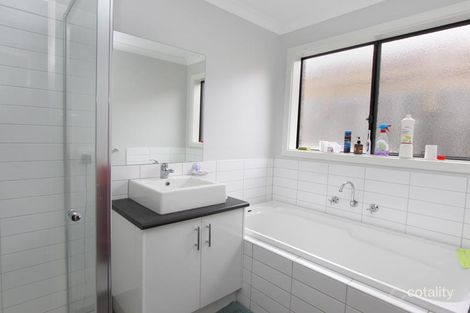 Property photo of 2/14 Halladale Avenue Wyndham Vale VIC 3024