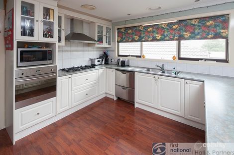Property photo of 4 Clifton Way Endeavour Hills VIC 3802