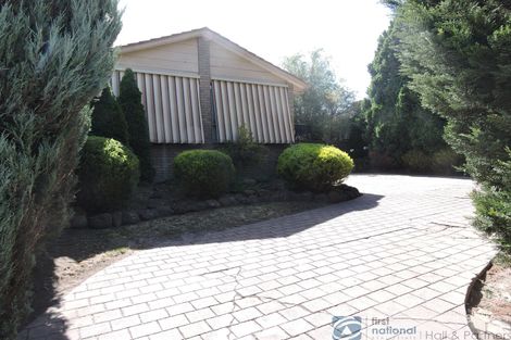Property photo of 4 Clifton Way Endeavour Hills VIC 3802
