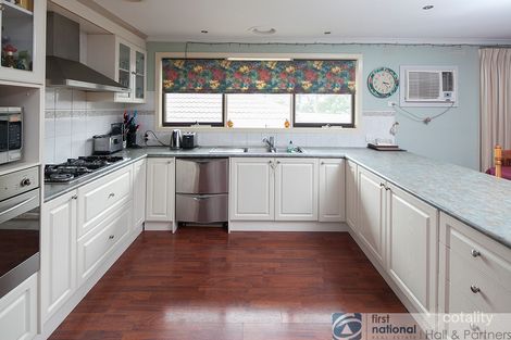 Property photo of 4 Clifton Way Endeavour Hills VIC 3802