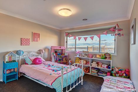 Property photo of 2 Koonawarra Place Bourkelands NSW 2650