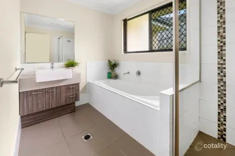 Property photo of 2 Earleham Court Pimpama QLD 4209