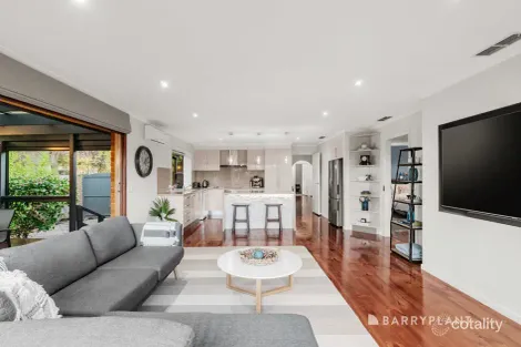 Property photo of 23 Quixley Grove Wantirna VIC 3152