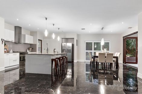 Property photo of 22 Pentlowe Avenue Templestowe Lower VIC 3107