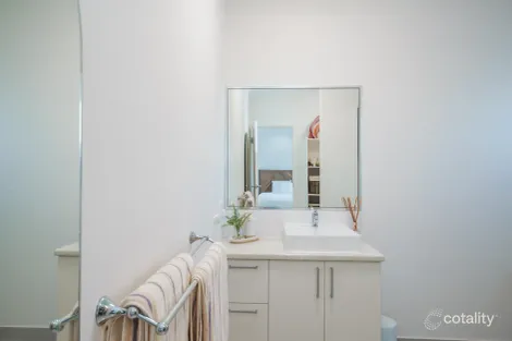 Property photo of 33 Holyoak Avenue Oonoonba QLD 4811