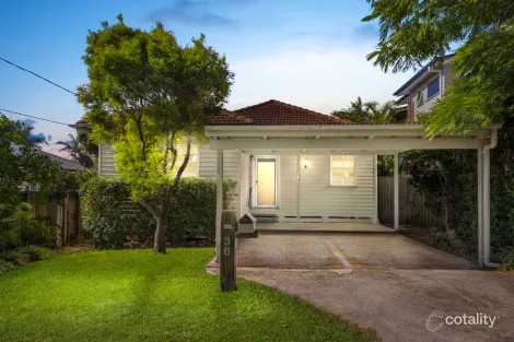 36 Garnet St, Scarborough, QLD 4020