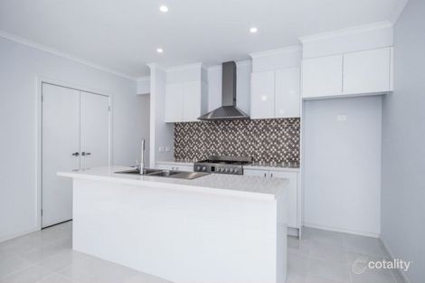 Property photo of 91 Treeve Parkway Werribee VIC 3030