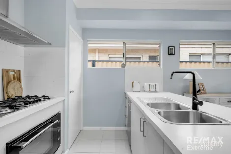 Property photo of 1/21 Oriole Way Tapping WA 6065