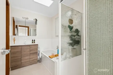 Property photo of 7 Meadowvale Drive Grovedale VIC 3216