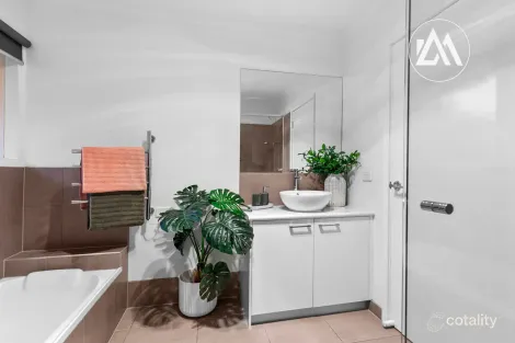 Property photo of 30 Wynden Drive Frankston VIC 3199