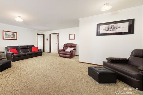 Property photo of 32 Emerald Avenue West Wodonga VIC 3690