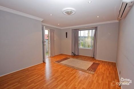 Property photo of 16 Angophora Close Mount Hutton NSW 2290