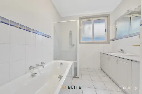 Property photo of 4 Enmore Close Berwick VIC 3806