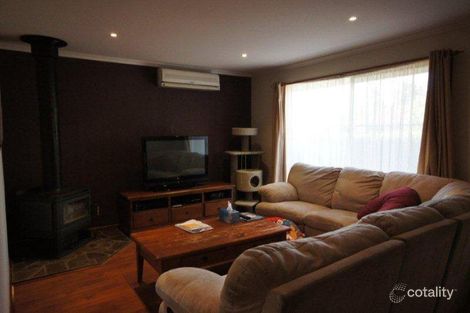 Property photo of 4 Nicholas Court Pakenham VIC 3810
