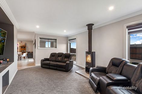 Property photo of 14 Pavonia Avenue Wallan VIC 3756