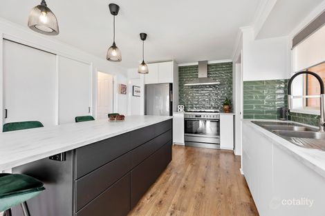 Property photo of 18 Sackville Drive Forest Hill NSW 2651