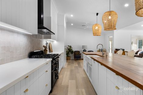 Property photo of 8 Serene Place Fig Tree Pocket QLD 4069