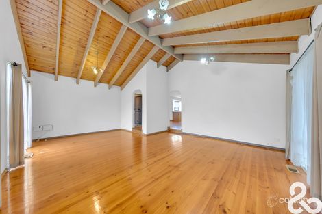 Property photo of 8 Moore Close Mill Park VIC 3082