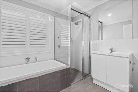 Property photo of 2/9 Harbour Boulevard Bomaderry NSW 2541