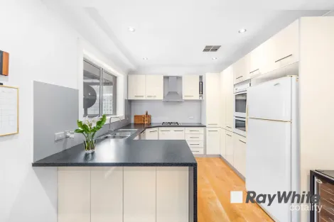 Property photo of 10 Clangula Court Endeavour Hills VIC 3802