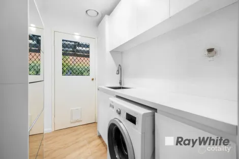 Property photo of 10 Clangula Court Endeavour Hills VIC 3802