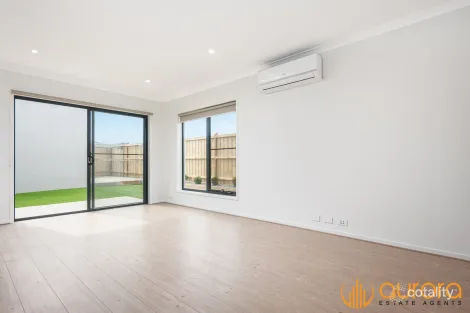 Property photo of 93 Ramlegh Boulevard Clyde North VIC 3978
