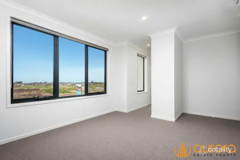 Property photo of 93 Ramlegh Boulevard Clyde North VIC 3978