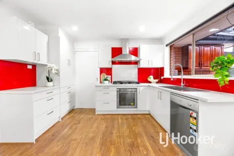 Property photo of 12 Sandhurst Mews Hampton Park VIC 3976