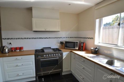 Property photo of 10 Hobsons Place Dingley Village VIC 3172