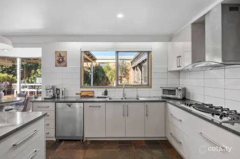 Property photo of 1 Clark Court Berwick VIC 3806
