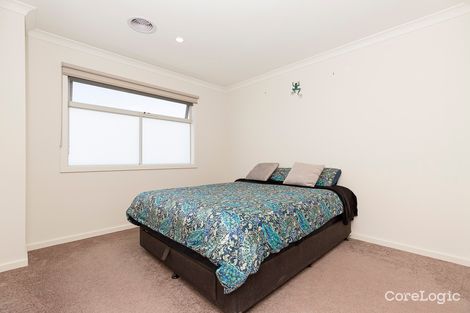 Property photo of 5 Kangaroo Paw Court Taylors Lakes VIC 3038